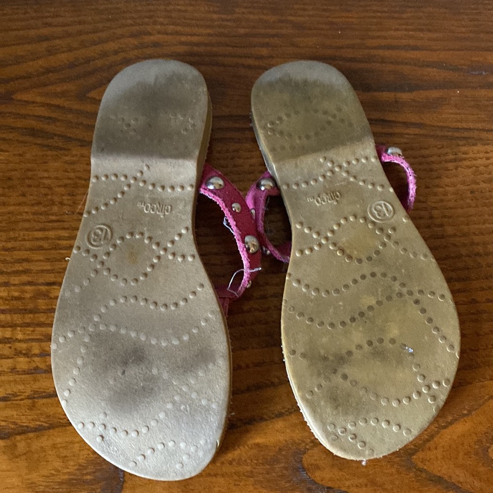 ๐HP 3 for $8 Pink Sandals - Picture 2 of 3